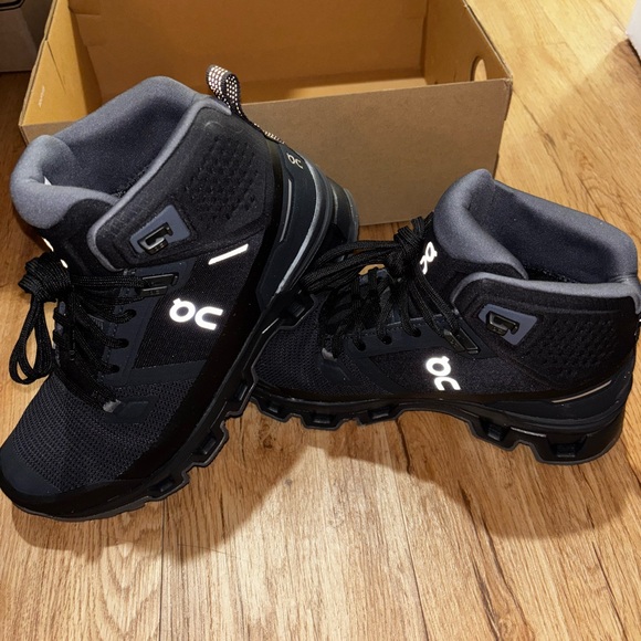 On Running Black High-Top Boots - BRAND NEW - Picture 1 of 5